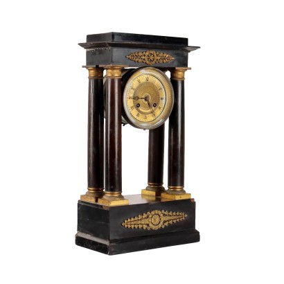 Antikes Tempelförmiges Uhr Mitte des XIX Jhs Holz Bronze